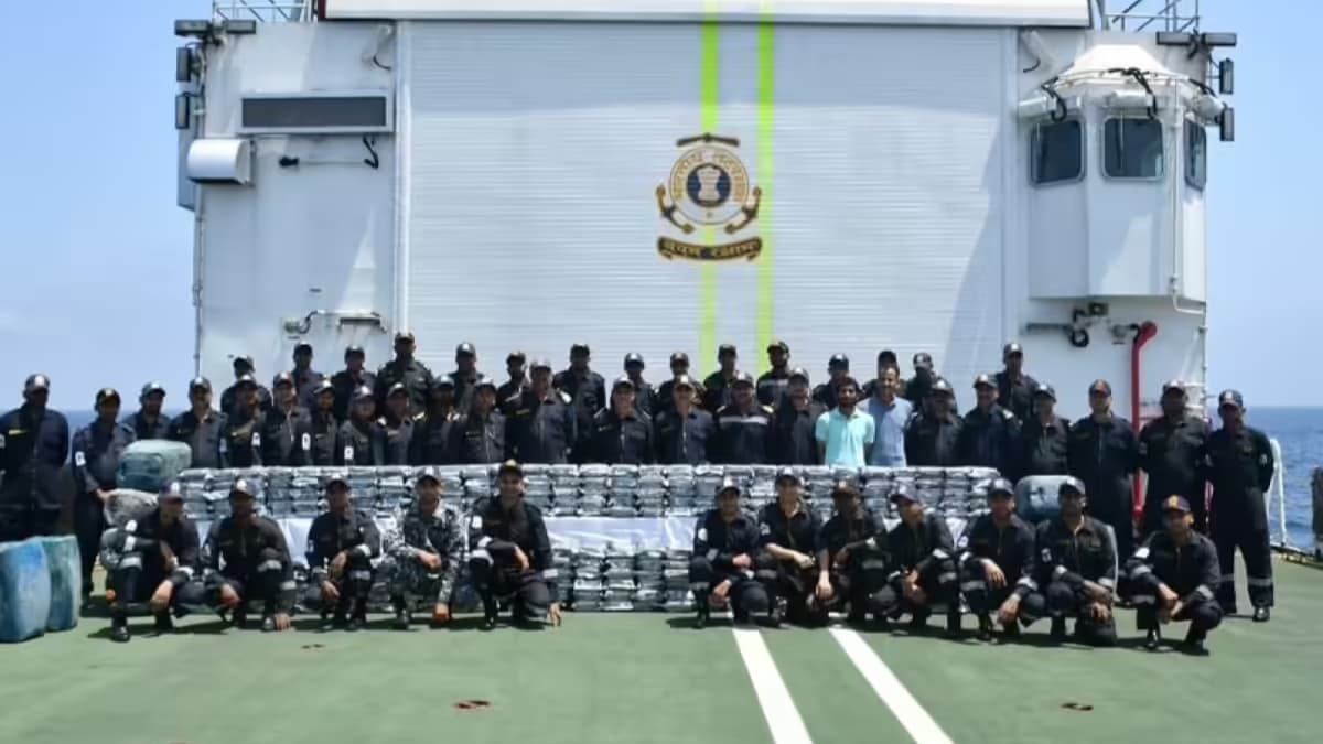 Indian Coast Guard & Gujarat ATS Seize 203 kg Suspected Narcotics Near IMBL