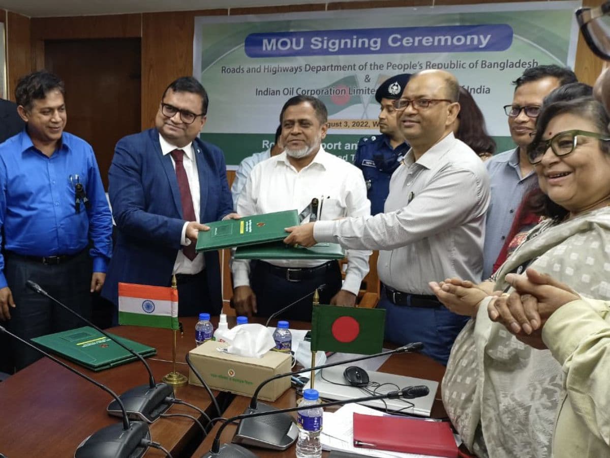 Indian Oil signs MoU with Bangladesh Govt to move POL & LPG trucks