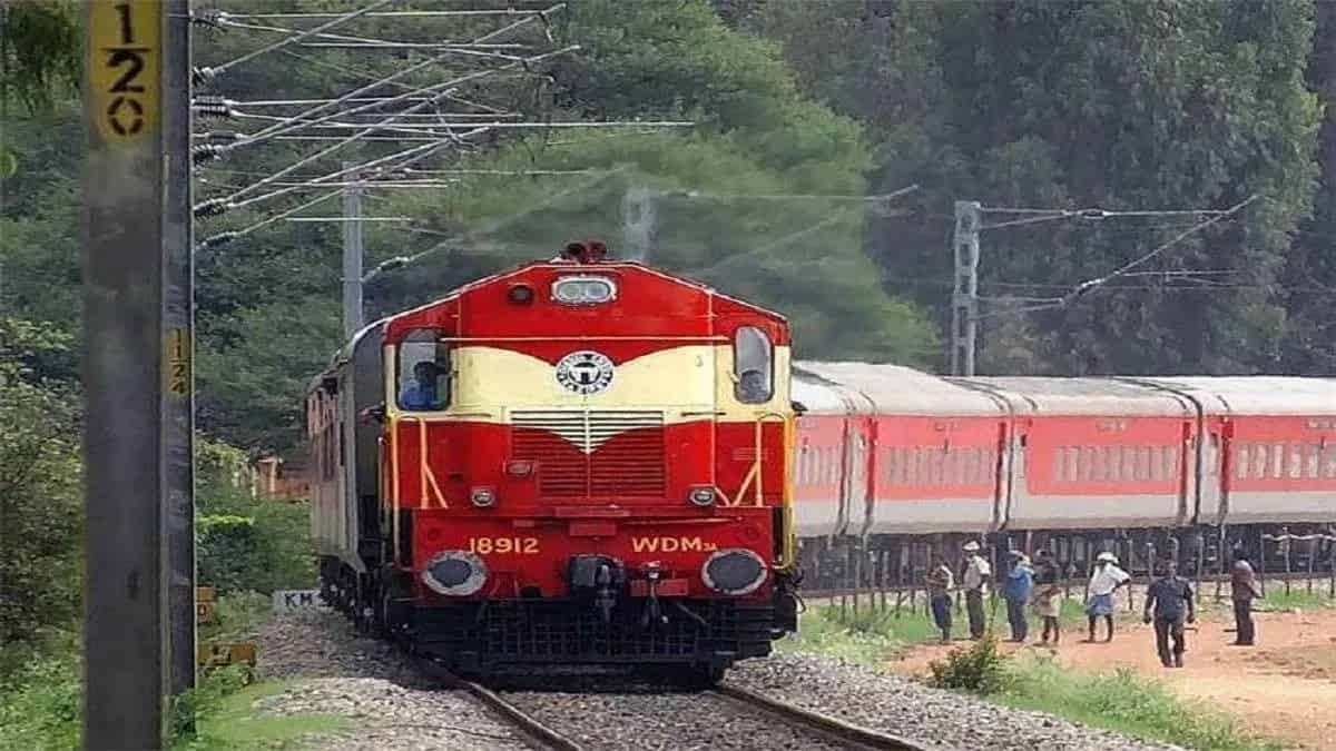 Indian Railways to soon run special trains for Martyrdom Day of Sri Guru Tegh Bahadur Ji