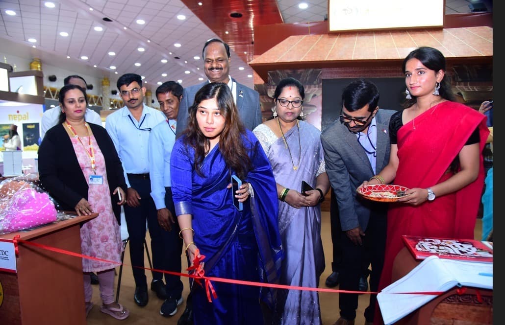 Karnataka Tourism Stand Honored with Best Decoration Award at TTF Bengaluru 2025