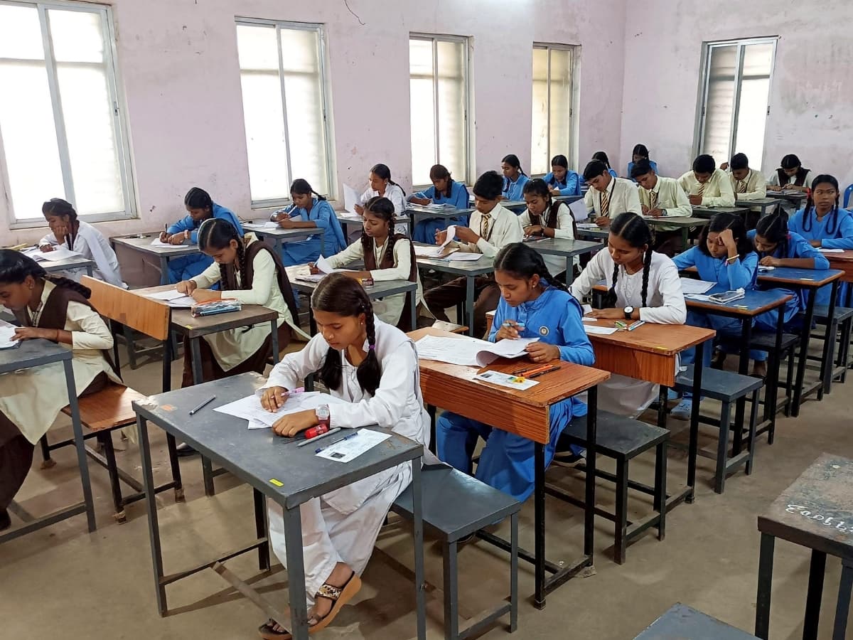 Maharashtra Cluster School Model: NEP Gains, RTE Gaps, and Student Commute Challenge