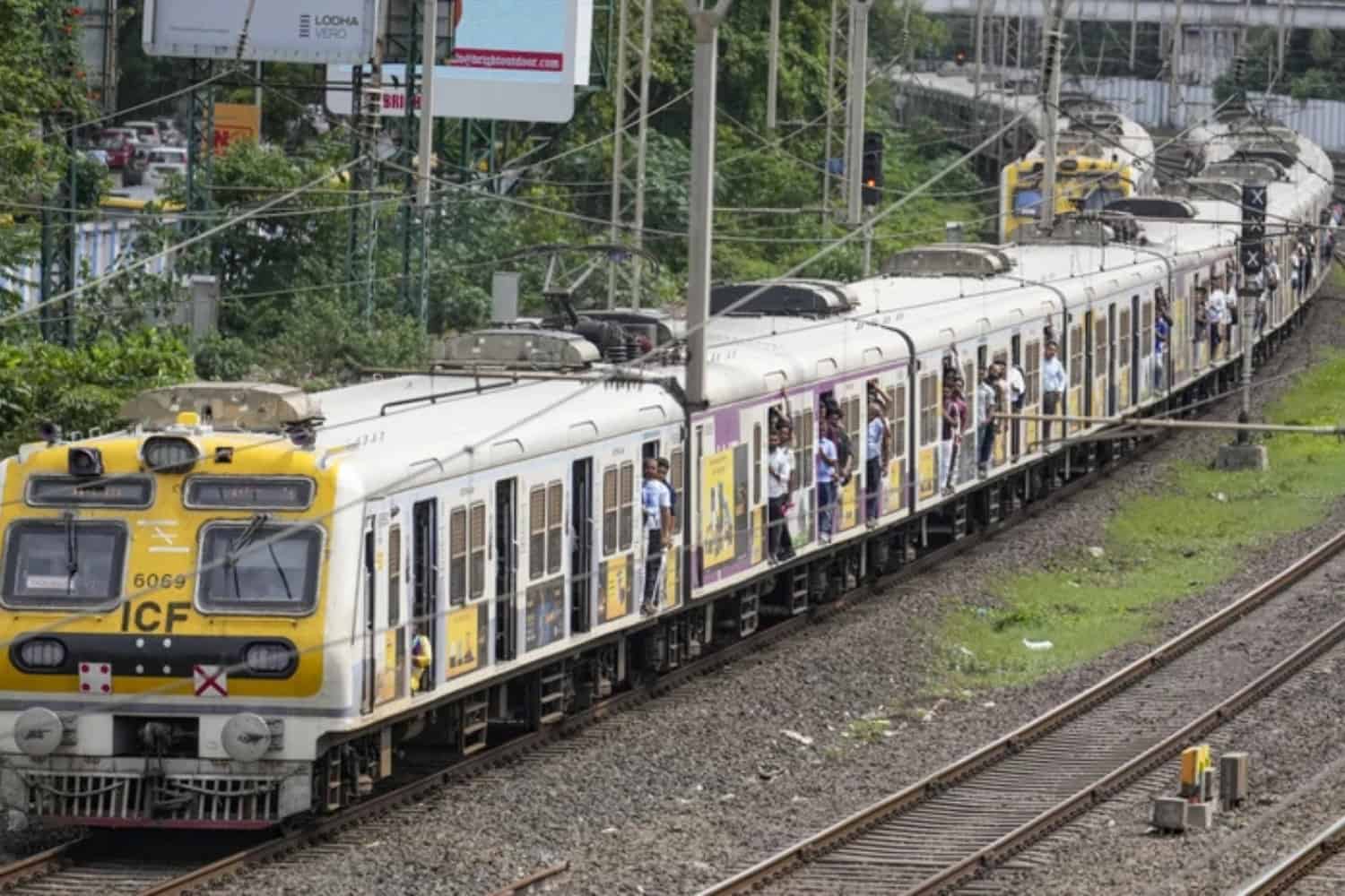 Major Train Disruptions on Mumbai–Pune Route from Dec 7–10 for Lonavala Yard Upgrade
