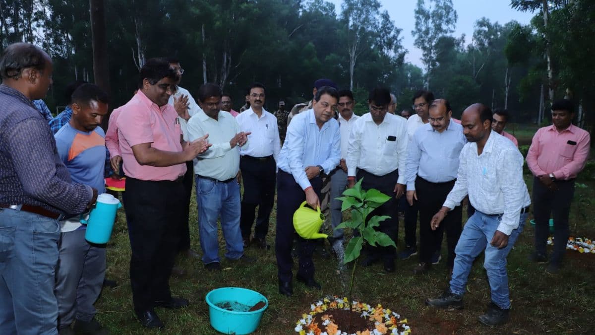 NALCO Leadership Reviews 5th Stream Expansion Project at Koraput Complex