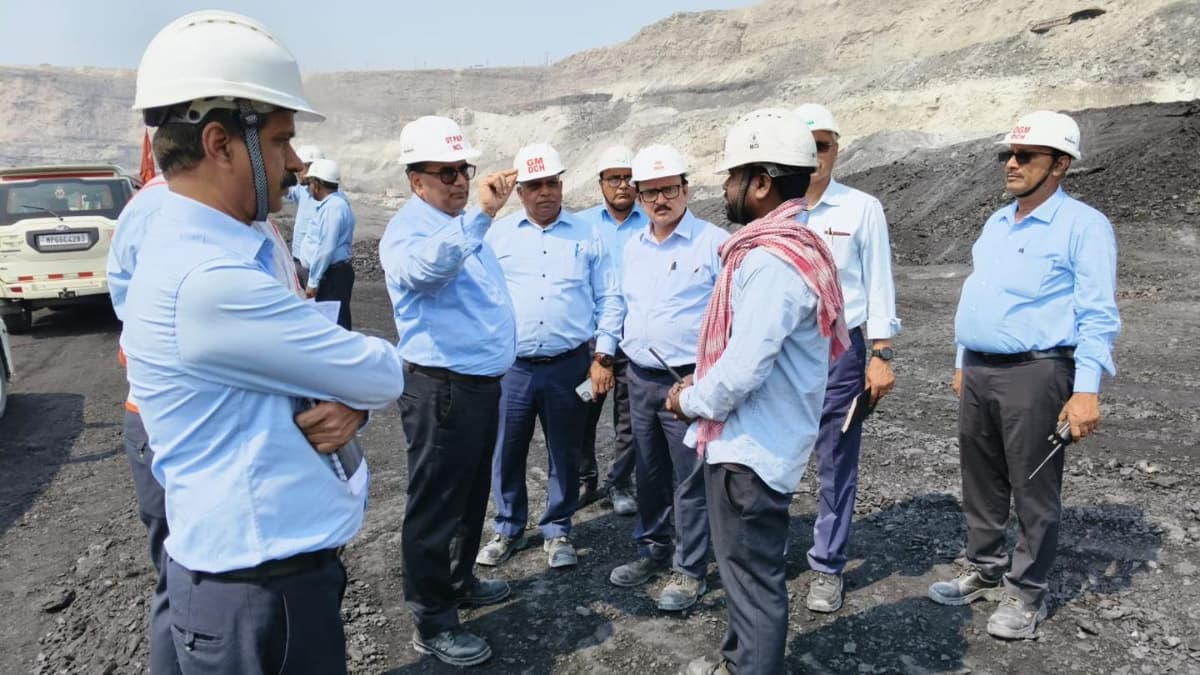 NCL Director Ashutosh Dwivedi Reviews Operations at Dudhichua Project