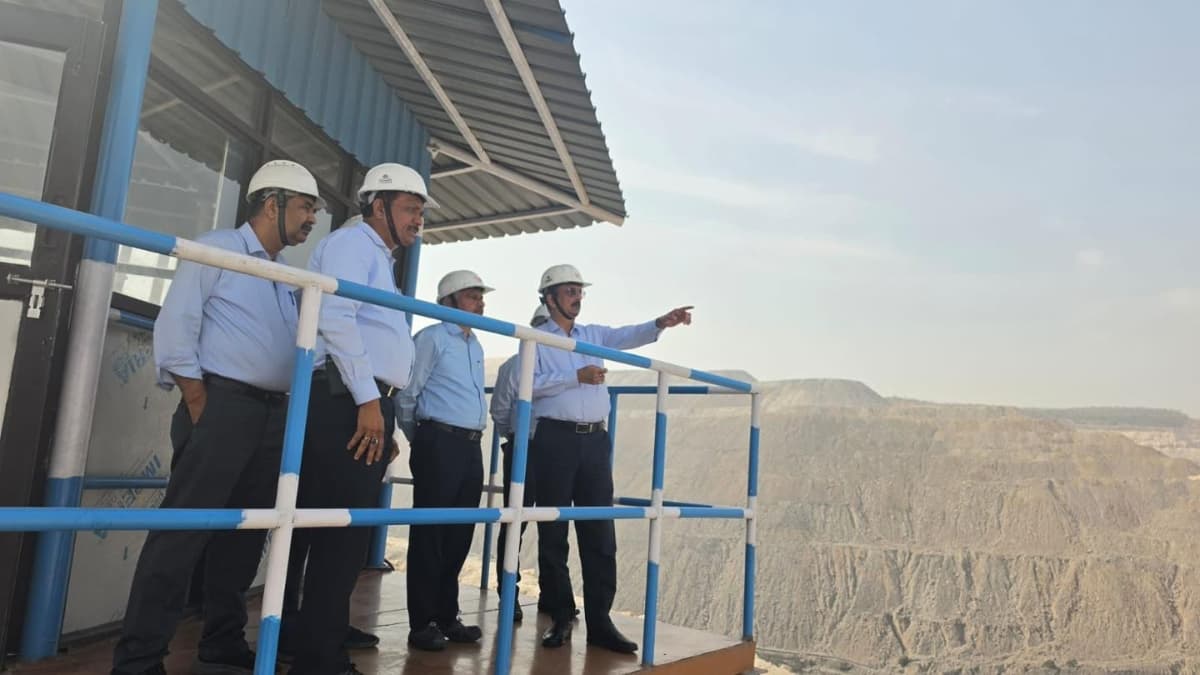 NCL Director Rajneesh Narain Reviews Bina Project Operations and Welfare Programs