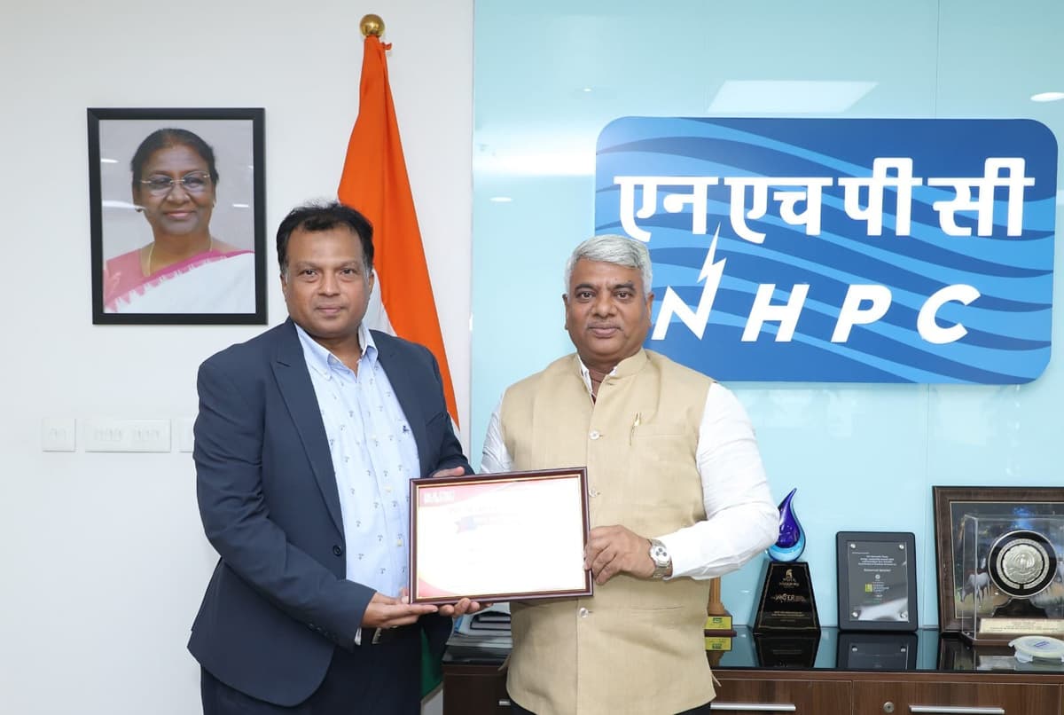 Sh R.P. Goyal, CMD, NHPC was conferred with ‘Roll of Honour’ under 'PSU Award of the Year 2023' by Dalal Street Investment