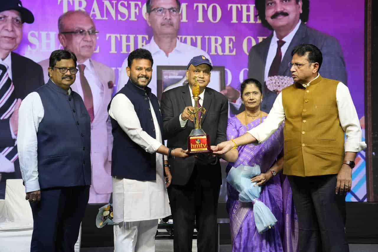 NLCIL CMD Shri Prasanna Kumar Motupalli honoured with the prestigious Lifetime Achievement Award by HMTV