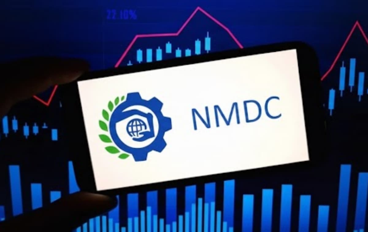 NMDC Cuts Iron Ore Prices: Lump at ₹4,700, Fines at ₹4,000 per Tonne from Feb 10