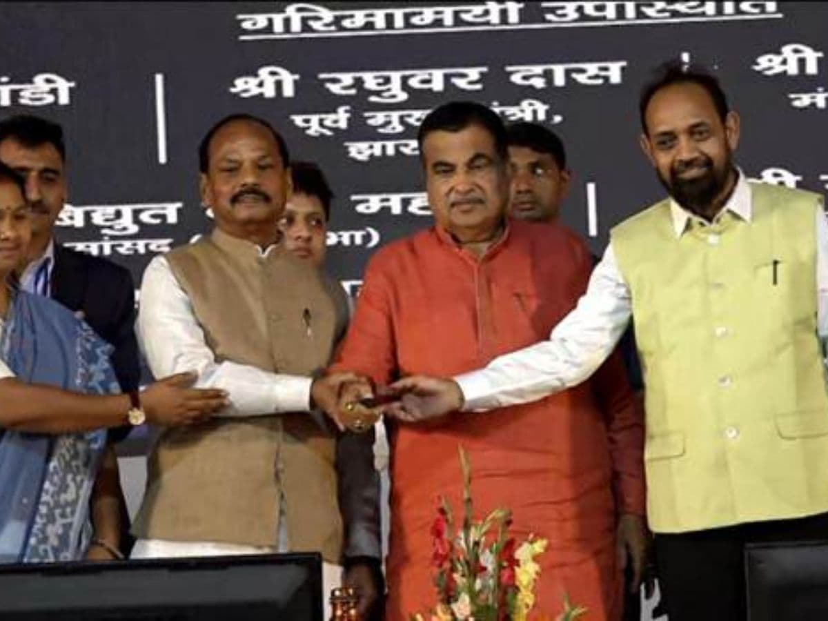 Nitin Gadkari inaugurates and lays foundation stones of 10 National Highway projects worth Rs.3843 crore in Jamshedpur