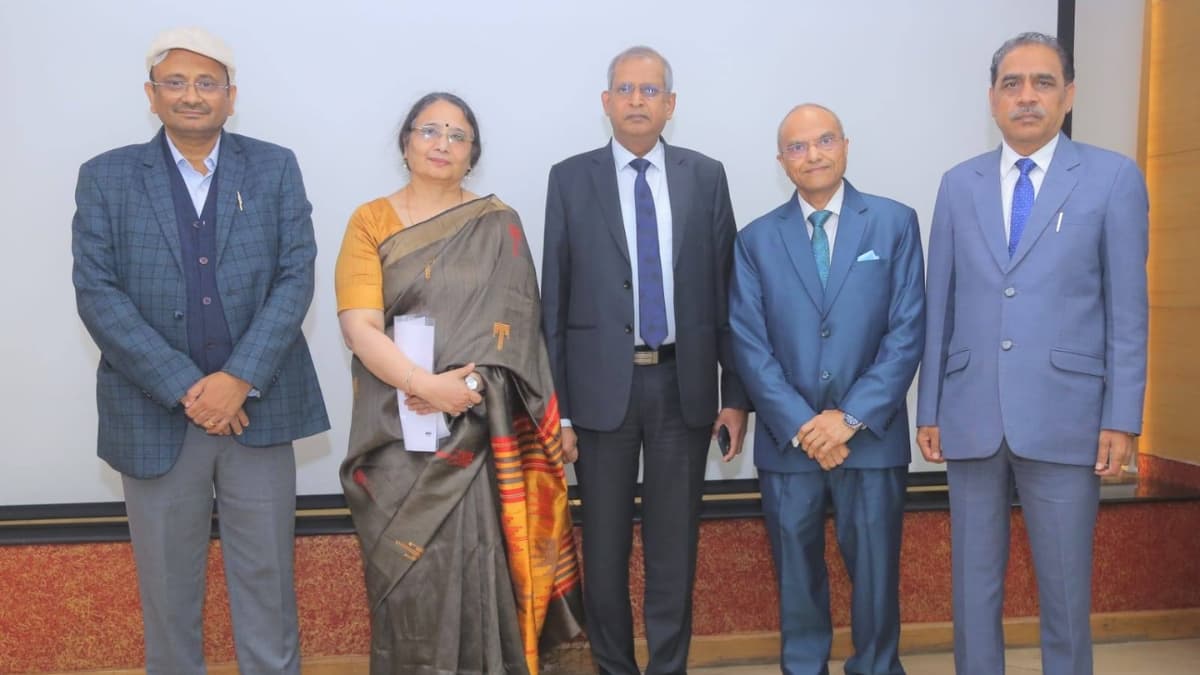 PFC Bids Farewell to Veteran Executives Shri Raj Kumar Malhotra and Shri Ishwar Singh