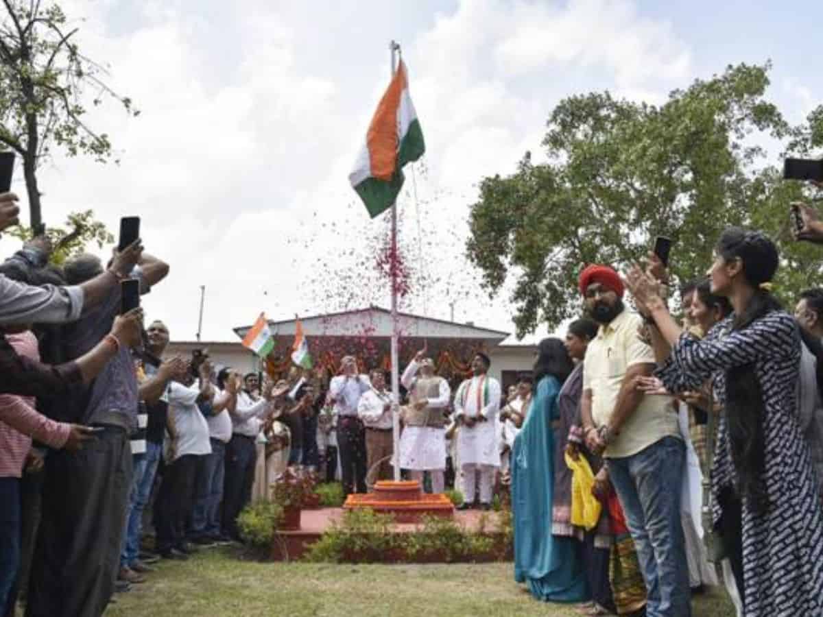 Piyush Goyal hoists National Flag on the occasion of Har Ghar Tiranga Mahotsav