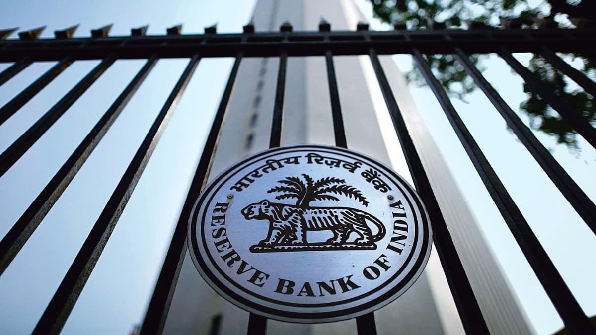 RBI declares results for currency swap auction for USD 10 billion