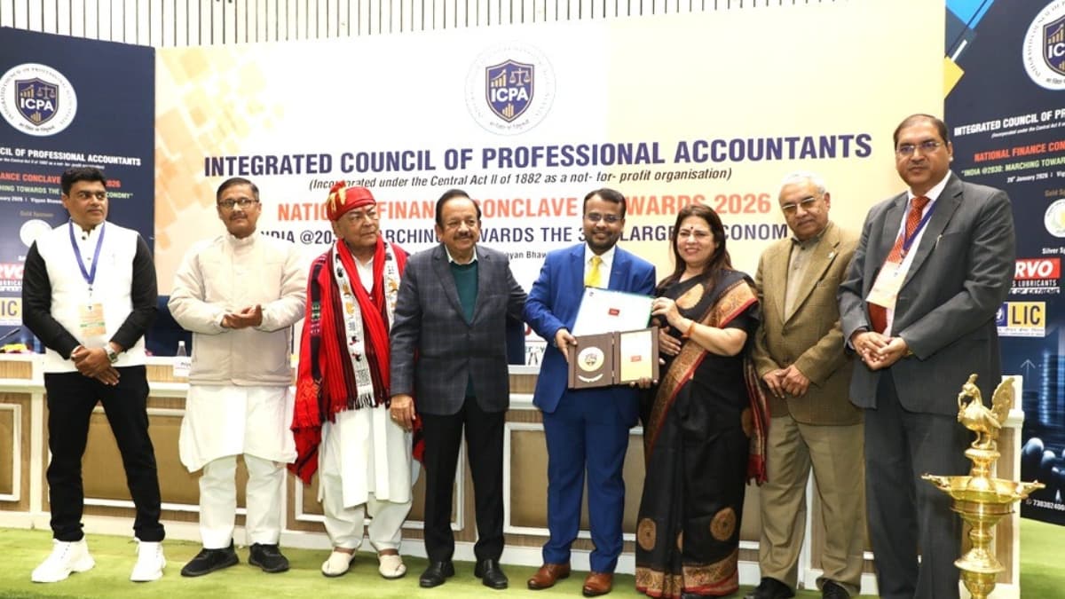 REC Limited Executive Awanish Kumar Bharati Wins ICPA Treasury Excellence Award