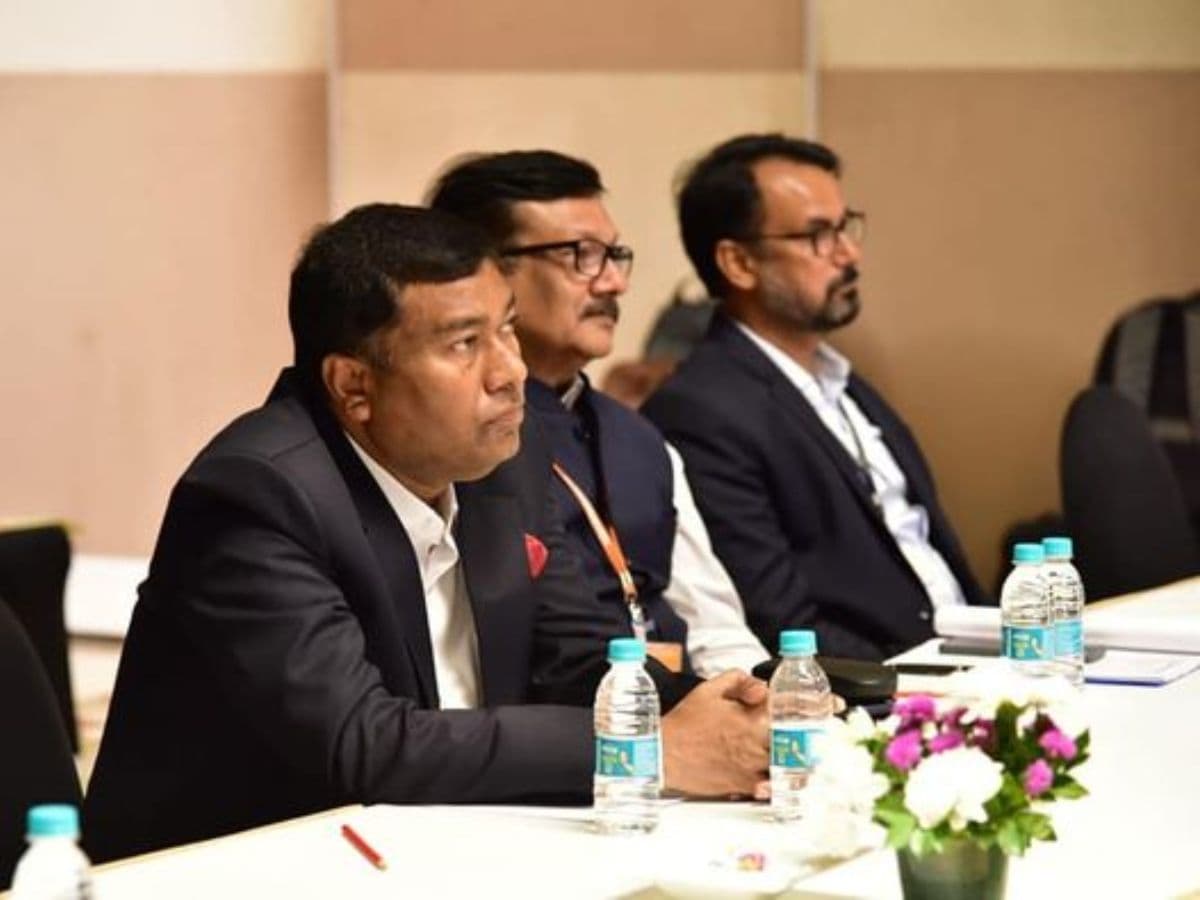 Minister Rameswar Teli interacts with OMCs officials at Nashik