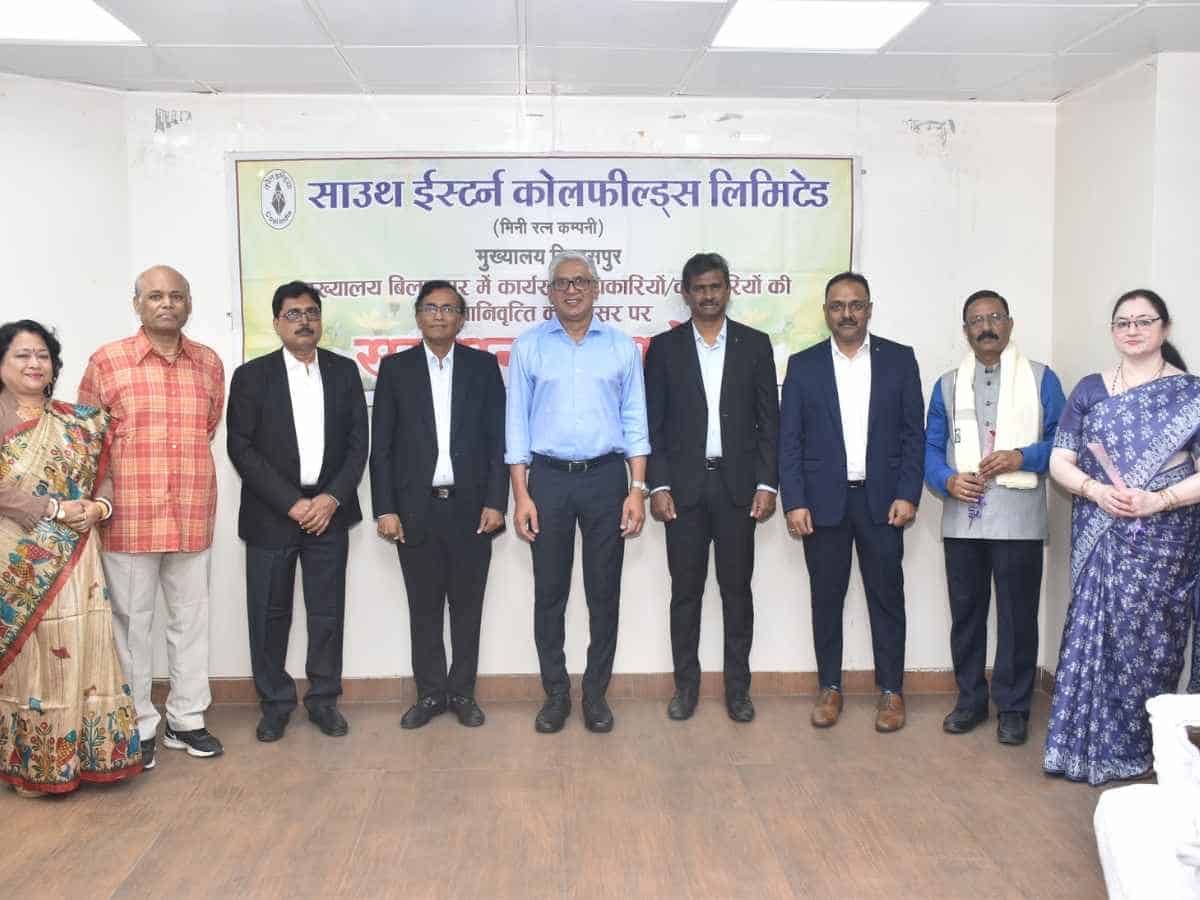 SECL bids farewell to the retired employees at Headquarters