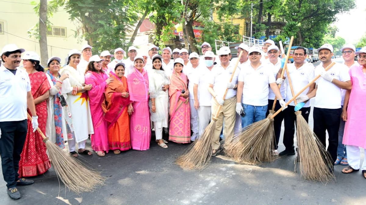 Shri 1008 Munisuvratanath Digambar Jain Trust Organises Special Cleanliness Drive in Support of ‘Swachhata Se Swagat’