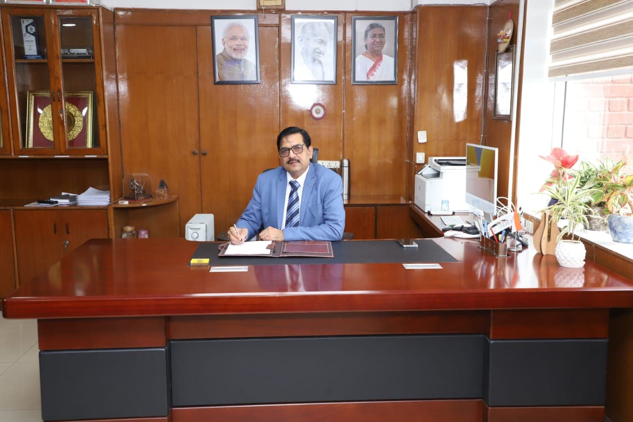 Shri Manish Raj Gupta assumes additional charge as CMD at RINL