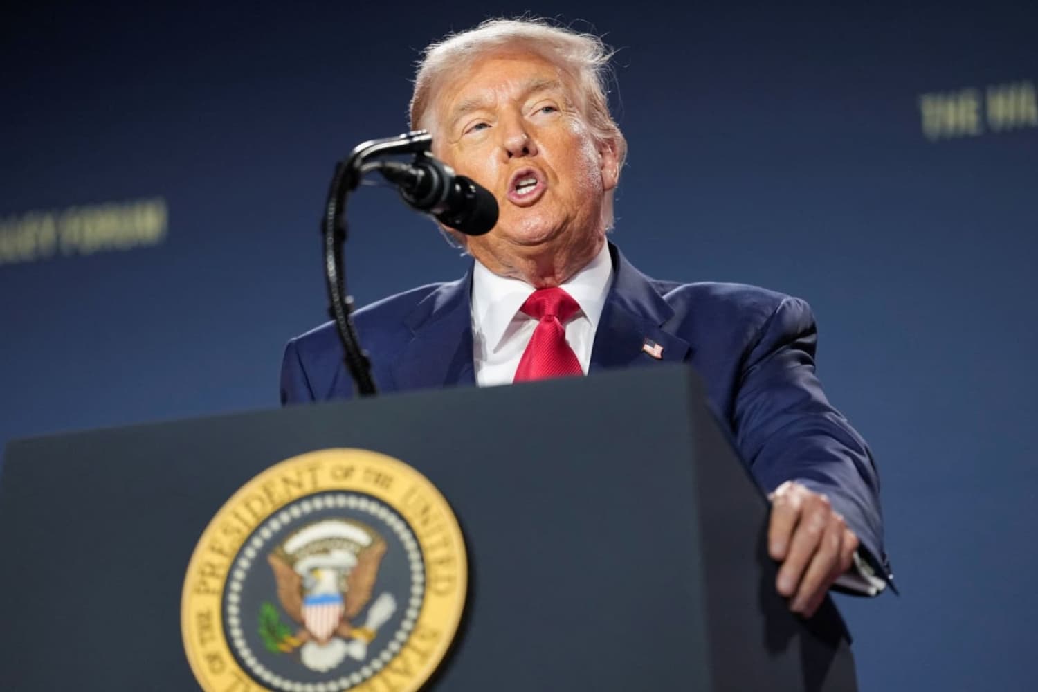 Trump Bans State AI Laws With Sweeping Executive Order, Sparking Federalism Fight