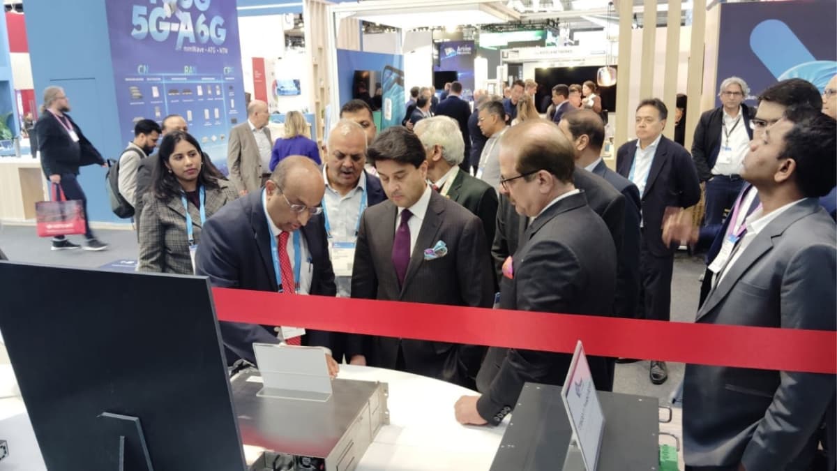 Union Minister Scindia Launches Tejas Networks TJ1600-D3 at MWC 2026