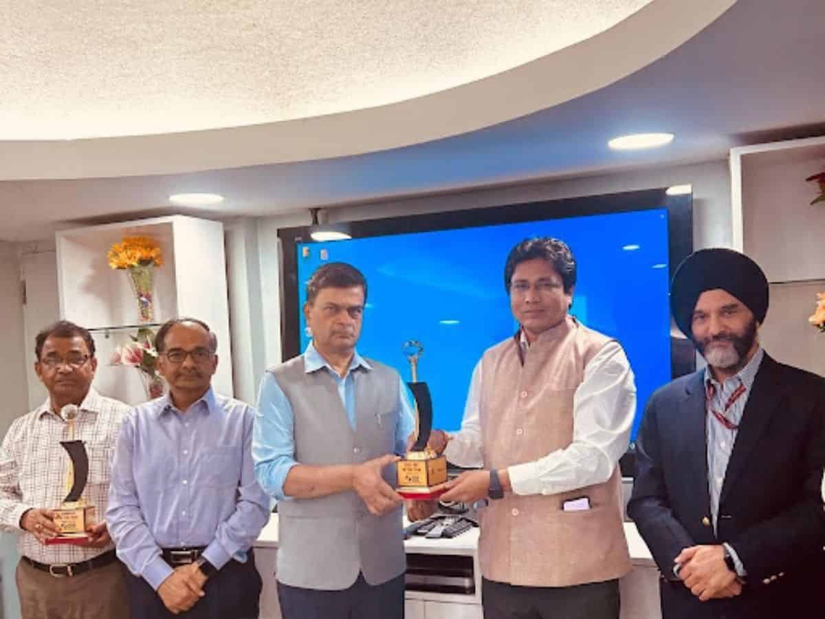 Union Power & NRE Minister praises IREDA for winning three awards