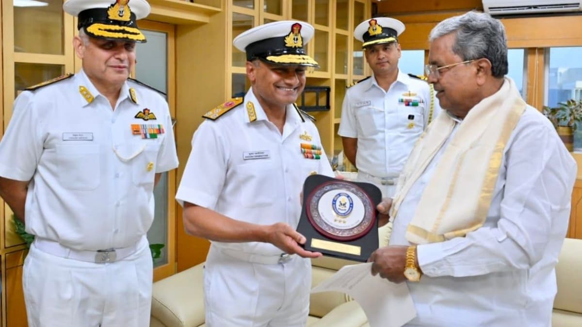 Vice Admiral Krishna Swaminathan Calls on Karnataka CM to Discuss Maritime Security Initiatives Vice Admiral Krishna Swaminathan Calls on Karnataka CM to Discuss Maritime Security Initiatives - PSU Connect News