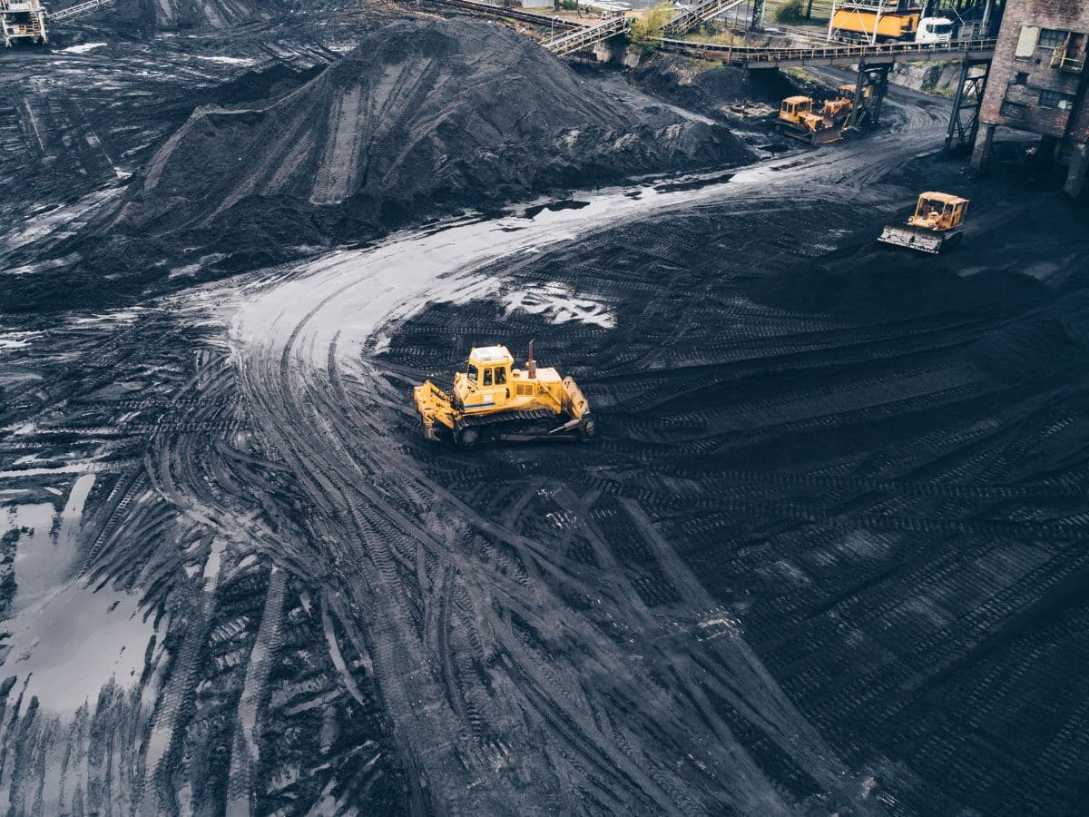 Govt executes CMPD agreements for two more Commercial Coal Mines