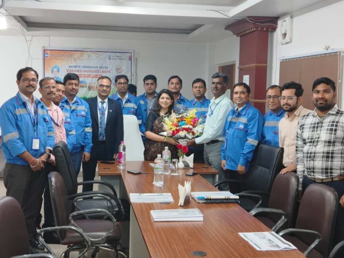 EIL CMD reviews Paradip-Numaligarh Crude Oil Pipeline project