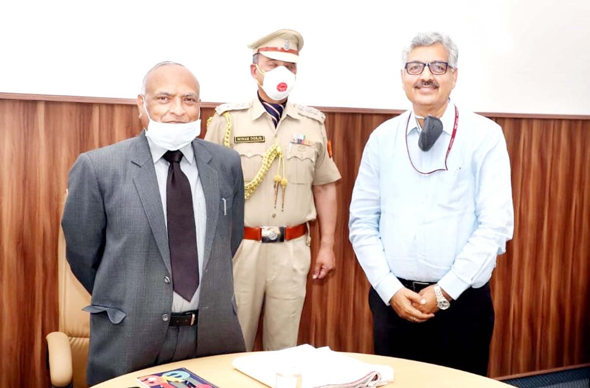 NHPC chief meets Ladakh L-G to discuss hydro solar projects