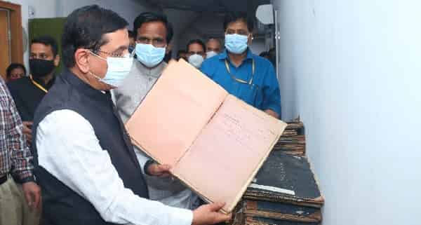 Coal Minister Pralhad Joshi inspects swachhata initiative at Ministry of Mines