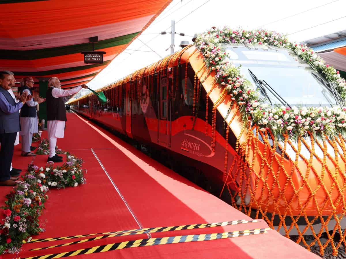 Vande Bharat train between Katra and Srinagar begins to cut travel time