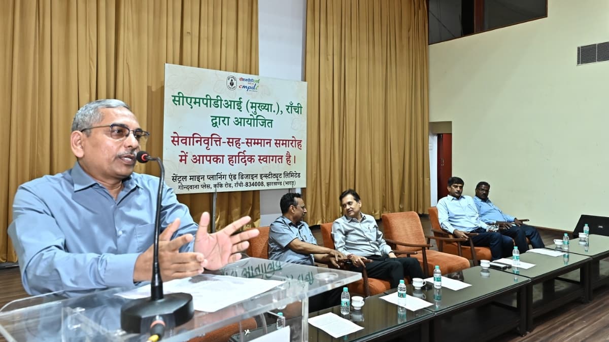 CMPDI Honours Two Senior Employees at Retirement-cum-Felicitation Ceremony