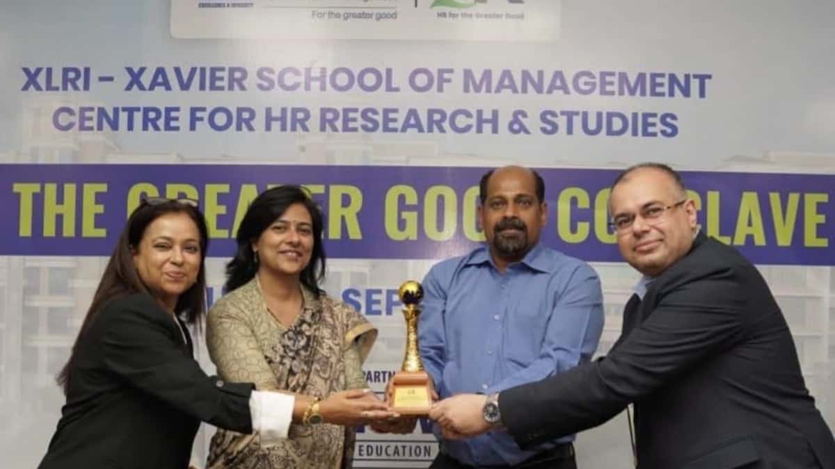 DMRC Wins Overall Excellence in HR Practices Award at XLRI Conclave