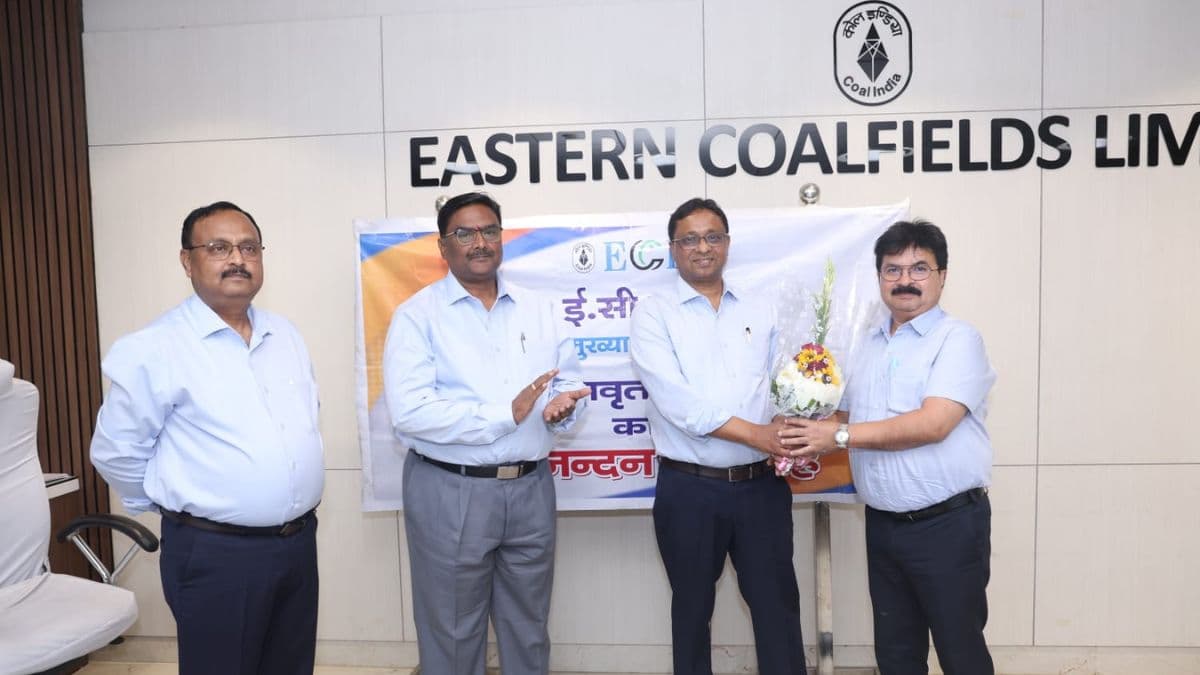 ECL Honors Rajesh Kumar Pandey as Veteran General Manager Retires