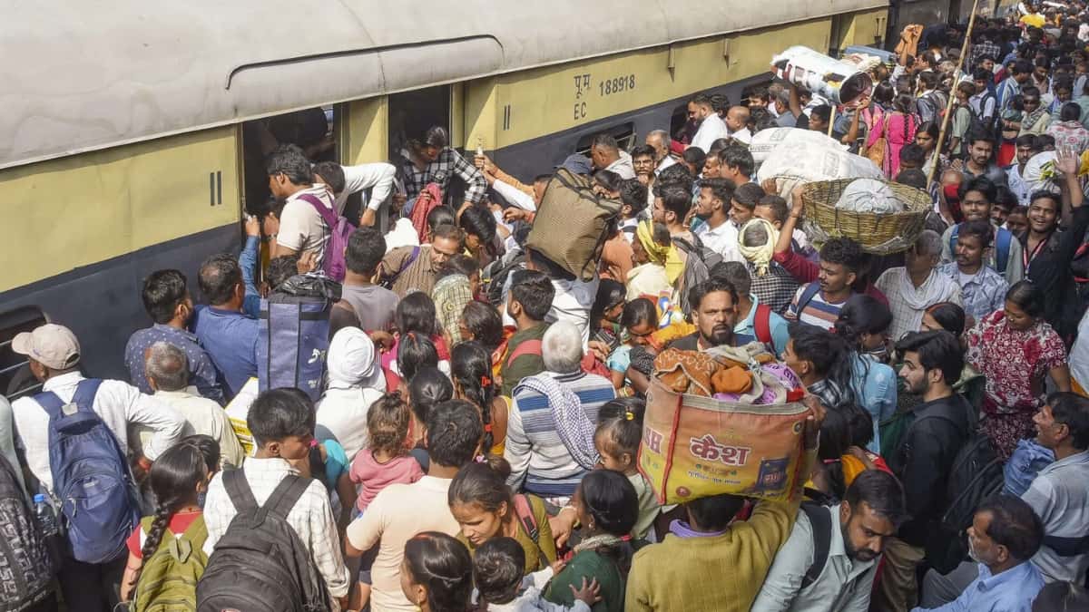 Holi 2026 Special Trains: 1,244 ट्रेनों की पूरी लिस्ट, ट्रेन नंबर, टाइमिंग और शहरों का शेड्यूल