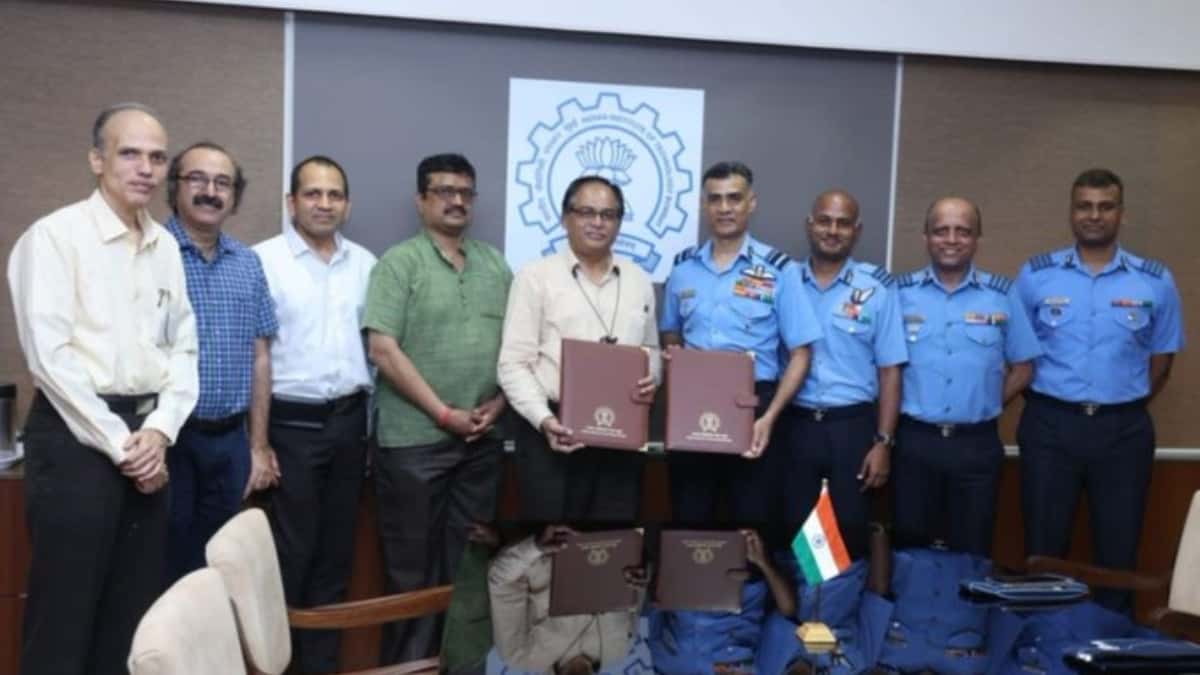IAF and IIT Bombay Sign MoA for Master’s Programme for Flight Test Crew
