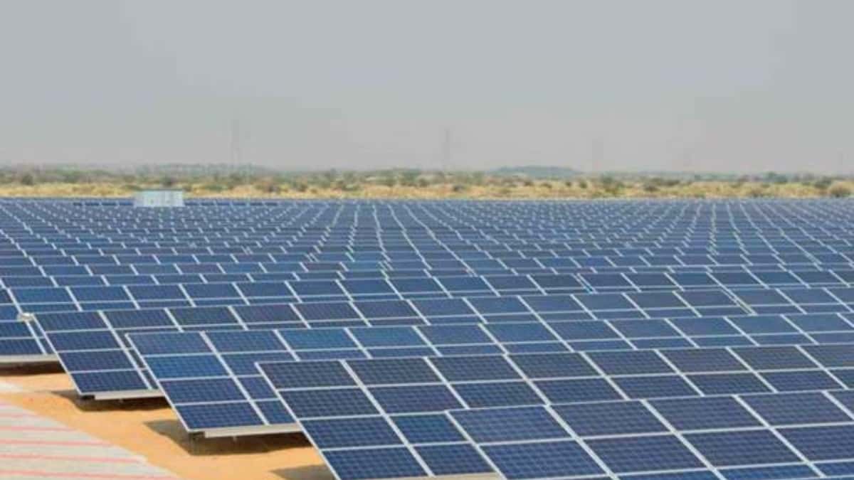 India’s Installed Power Generation Capacity Crosses 520 GW; Renewable Energy Surpasses 50%