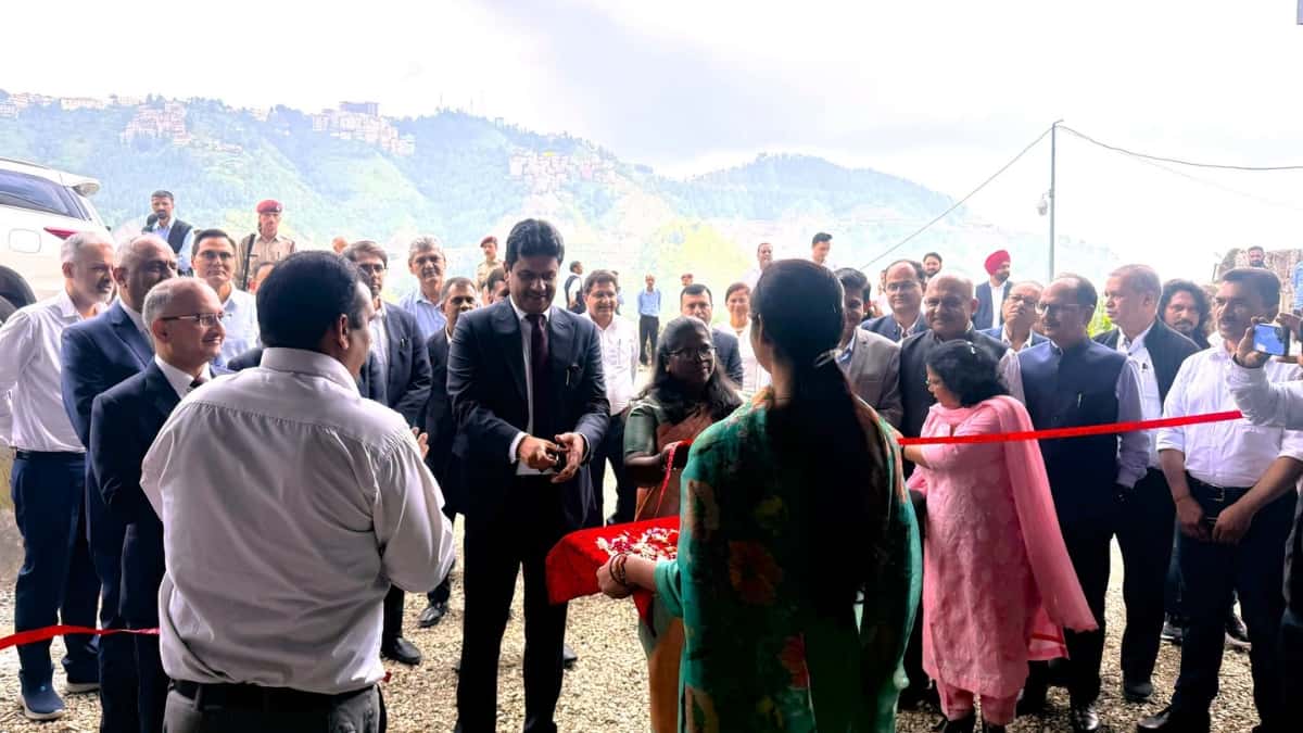 SJVN Inaugurates Mechanised Hydraulic Stack Parking Facility at Shimla HQ