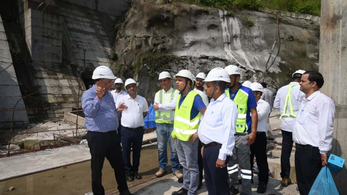 SJVN Director (Projects) Rajesh Kumar Chandel reviewed construction progress at the 69.50 MW Dhaulasidh HEP in Himachal Pradesh.
