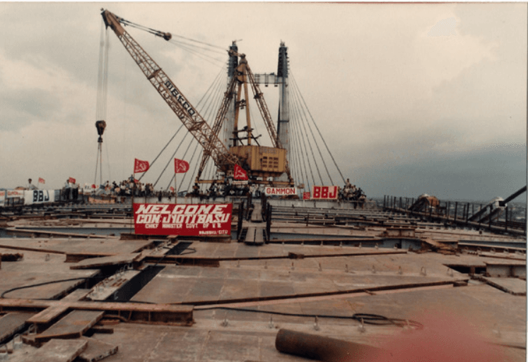 Chief Minister Shri Jyoti Basu visits the construction site of Vidyasagar Setu