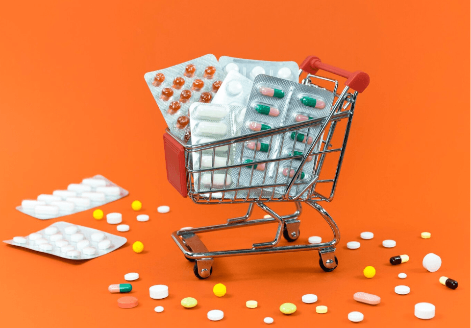 Showcasing IDPL’s latest pharmaceutical products at a trade fair.
