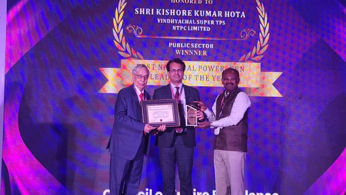 Shri Kishore Kumar Hota, ED (Vindhyachal) Honoured with ‘Leader of the Year' Award