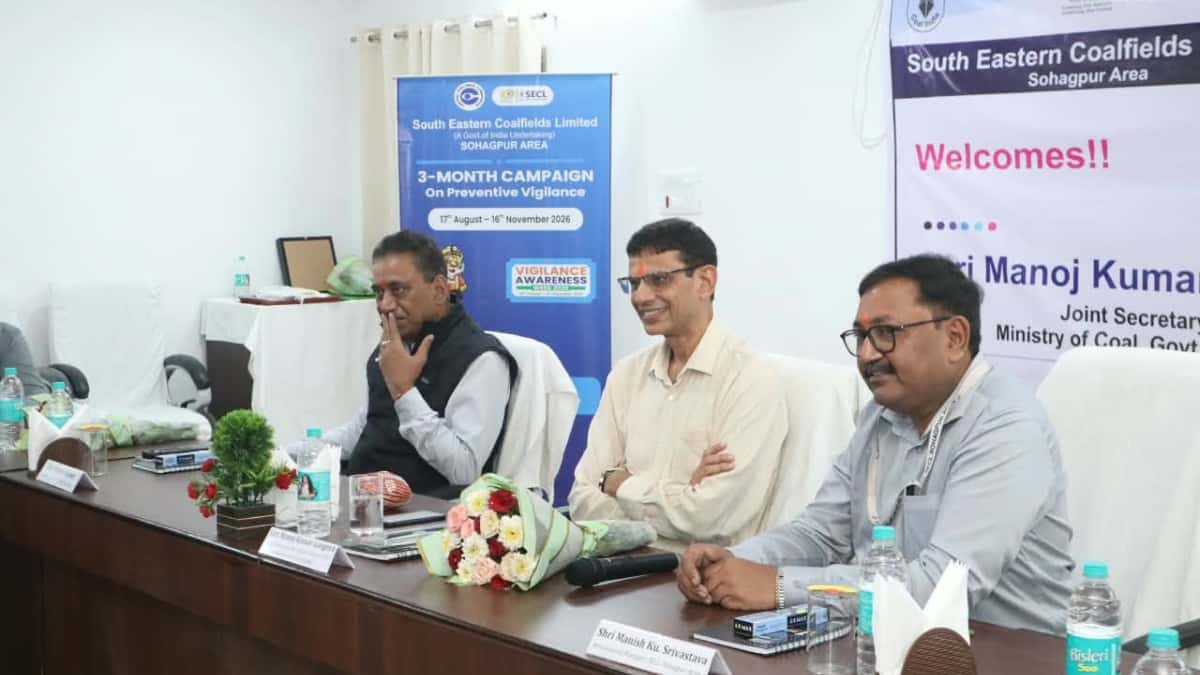 कोयला मंत्रालय के संयुक्त सचिव एवं मुख्य सतर्कता अधिकारी श्री मनोज कुमार गांगेय ने किया एसईसीएल सोहागपुर क्षेत्र का दौरा