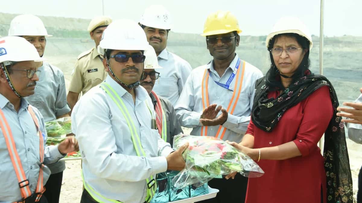WCL CMD Reviews Production Targets at Gokul OCM