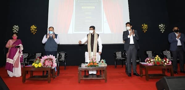 Shri Dharmendra Pradhan inaugurates migrant worker cell in Surat