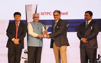 NTPC Awarded at the India’s Top PSUs and Awards 2015 by Dun and Bradstreet