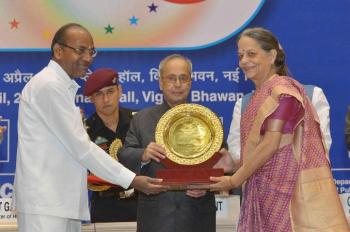 SCOPE Excellence Award for  Leadership quality presented to  Mrs Nishi Vasudeva  Former CMD  HPCL