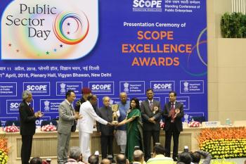 EIL Executive Director Ms Vartika Shukla bags SCOPE Excellence Awards Outstanding Woman Manager in PSEs