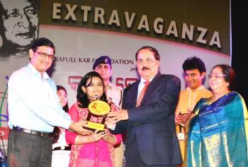 NALCO CMD felicitated young singers of Odisha