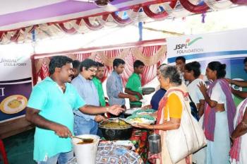 JSPL Foundation feeds 25000 Devotees during Ratha Yatra at Puri
