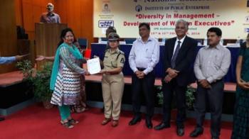 Dr Sasmita Dash AGM Medical NTPC Ramagundam conferred leadership award
